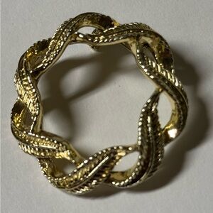 Vintage Signed Gerry's Leaf‎ Wreath Brooch Gold Tone Excellent condition